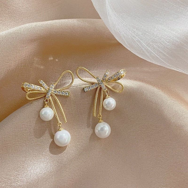 New Exquisite Honey Bee Pearl Earrings Fashion For Women